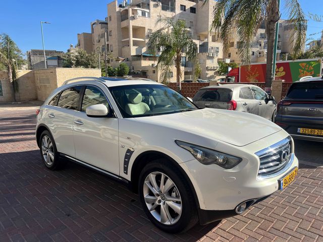 אינפיניטי QX70