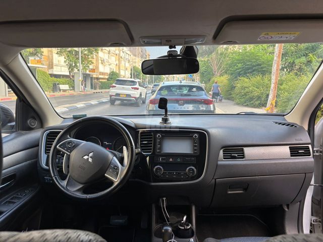 מיצובישי אאוטלנדר