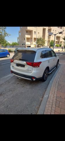 מיצובישי אאוטלנדר