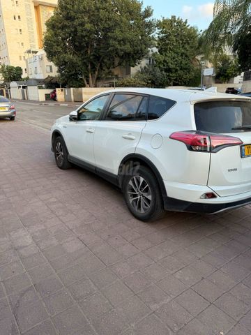 טויוטה RAV4