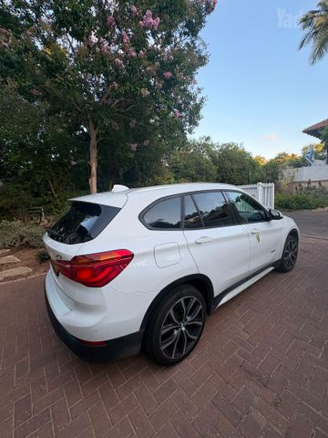 ב מ וו X1