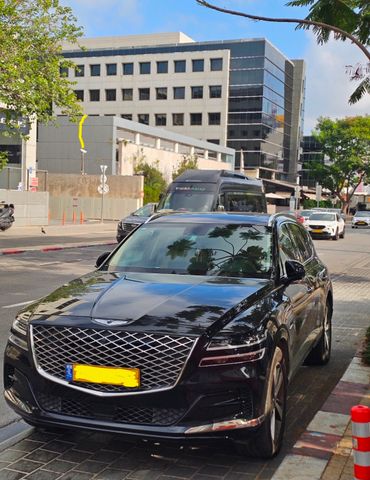 מודעת רכב ג'נסיס GV80