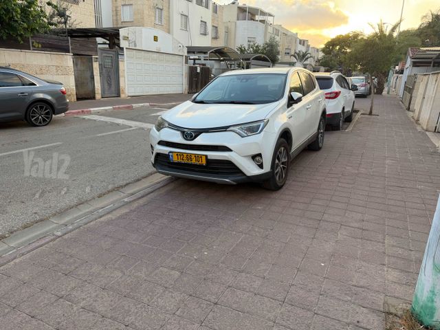 טויוטה RAV4