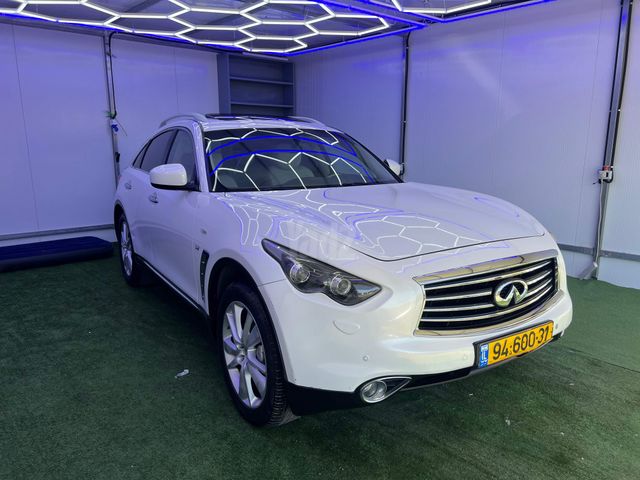 אינפיניטי QX70
