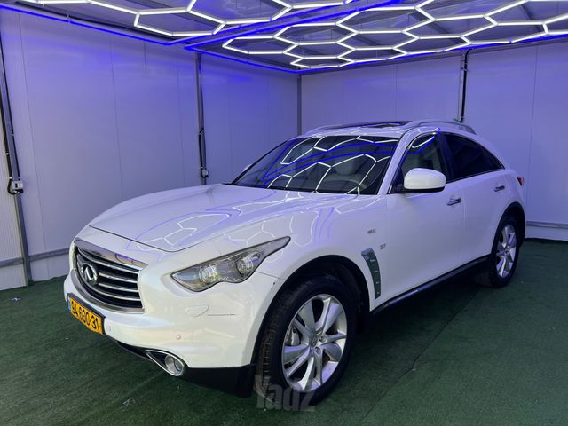 אינפיניטי QX70