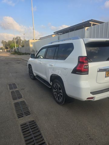 טויוטה לנד קרוזר
