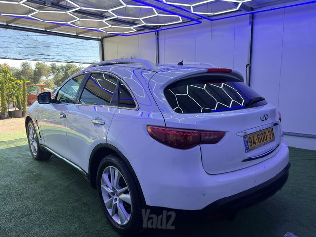 אינפיניטי QX70