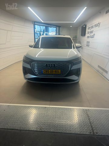 מודעת רכב אאודי Q4 e-tron