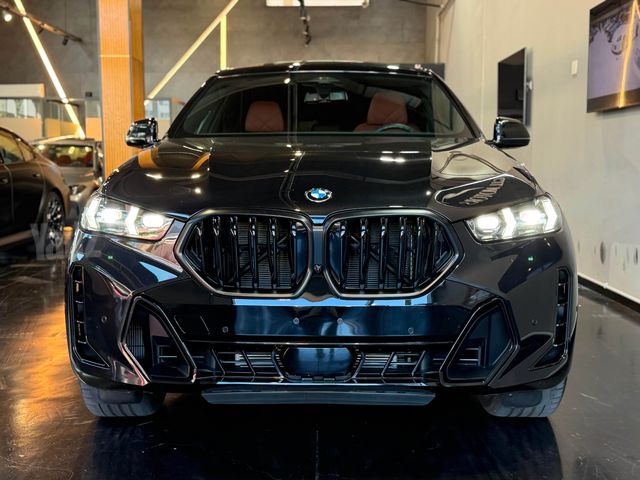 ב מ וו X6