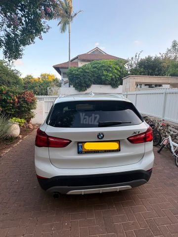 ב מ וו X1