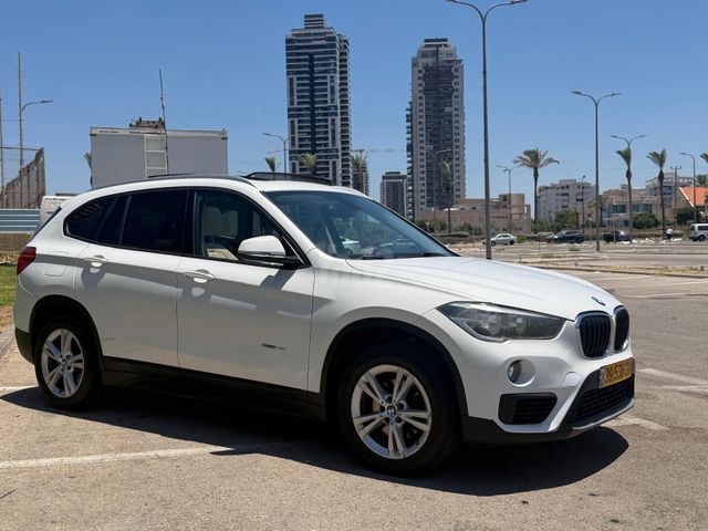 ב מ וו X1