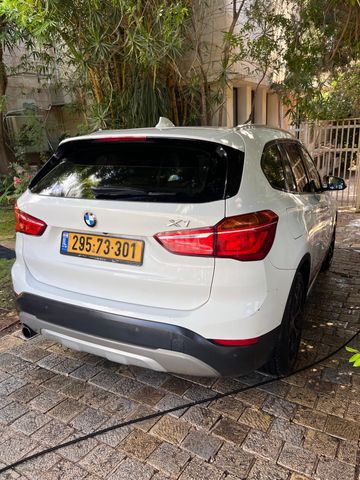 ב מ וו X1