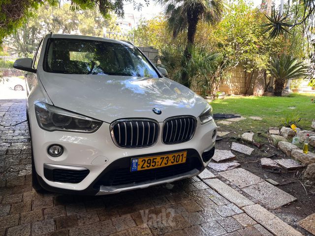 ב מ וו X1