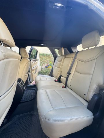 קאדילק XT5