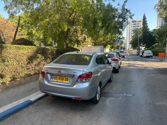מיצובישי אטראז'
