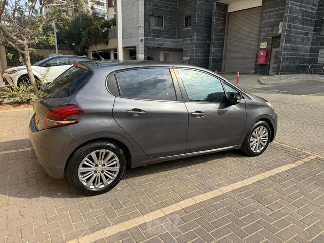 פיג'ו 208