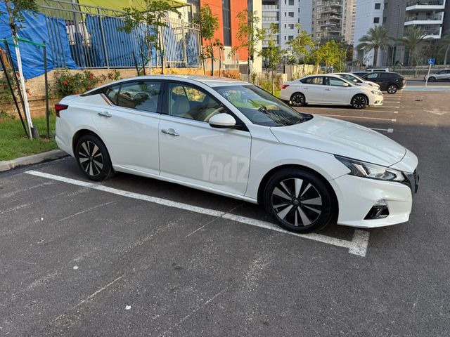ניסאן אלטימה