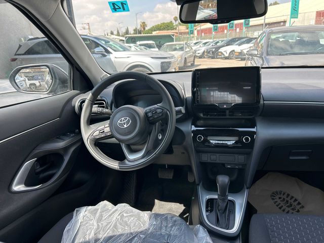 טויוטה יאריס קרוס