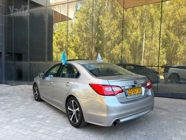 סובארו B4/לגאסי