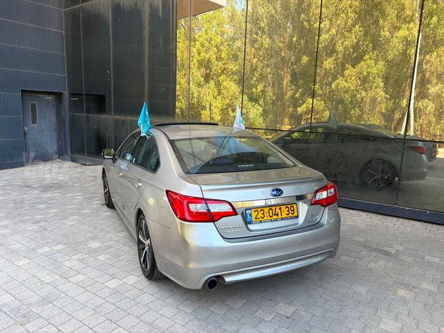 סובארו B4/לגאסי