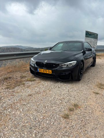 ב מ וו M4