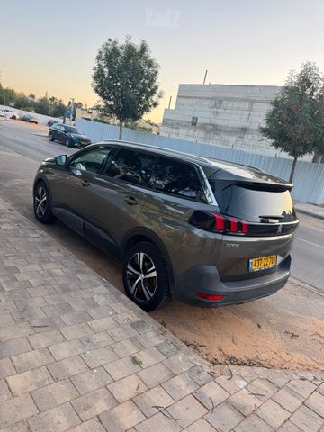 פיג'ו 5008