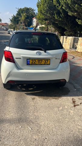 טויוטה יאריס