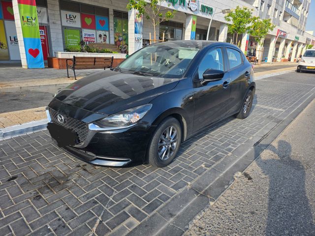 מודעת רכב מאזדה 2