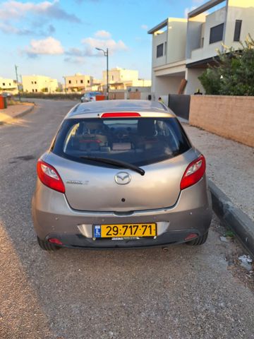 מודעת רכב מאזדה 2