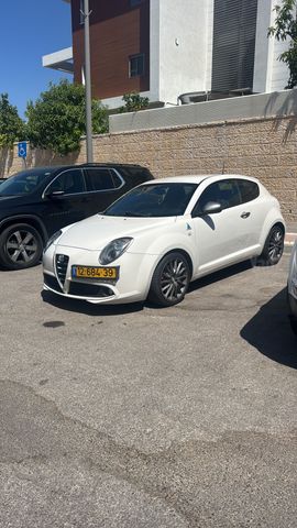 מודעת רכב אלפא רומיאו מיטו