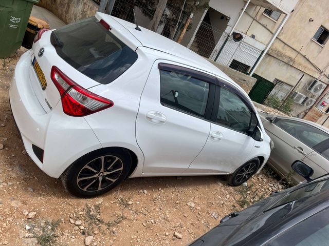טויוטה יאריס