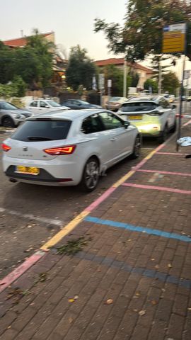 מודעת רכב סיאט לאון