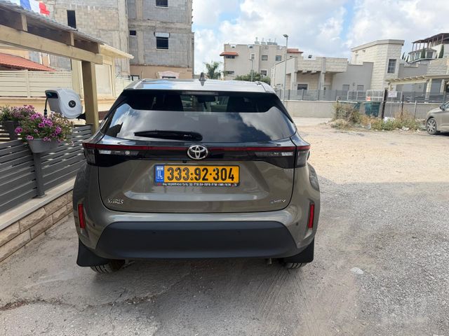 טויוטה יאריס קרוס