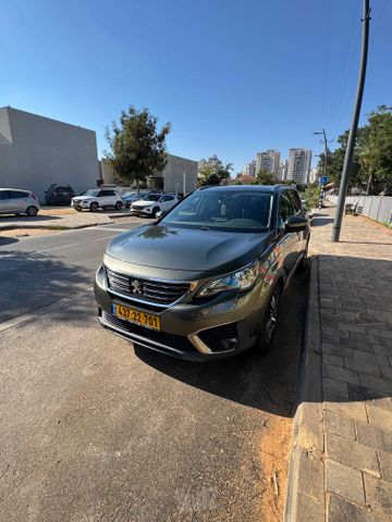 פיג'ו 5008