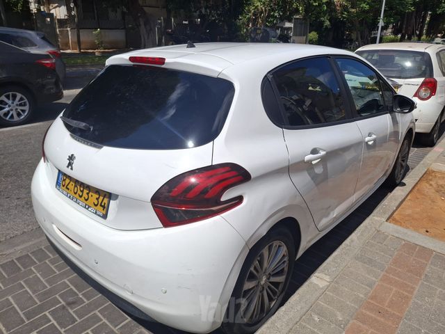 פיג'ו 208