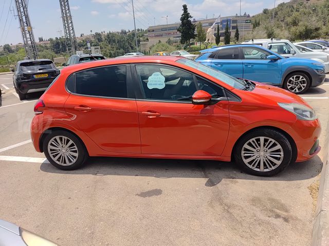פיג'ו 208