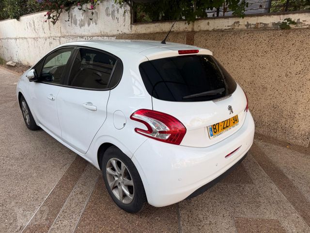פיג'ו 208