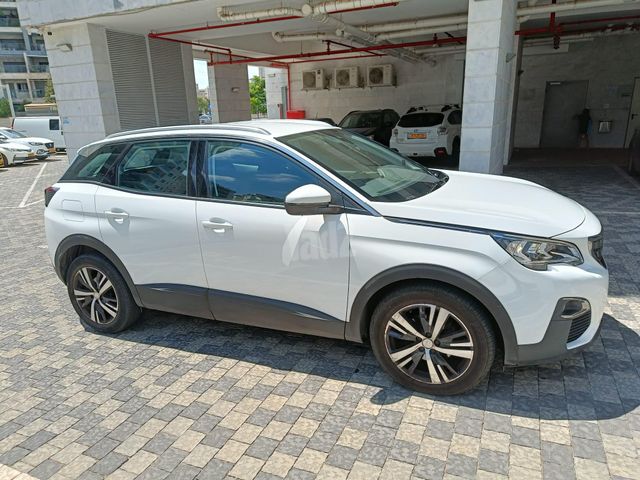 פיג'ו 3008