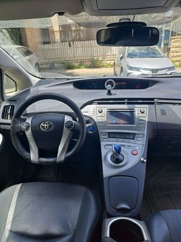 טויוטה פריוס