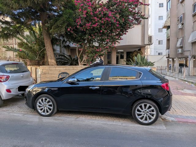 אלפא רומיאו ג'ולייטה