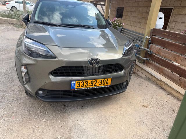 מודעת רכב טויוטה יאריס קרוס