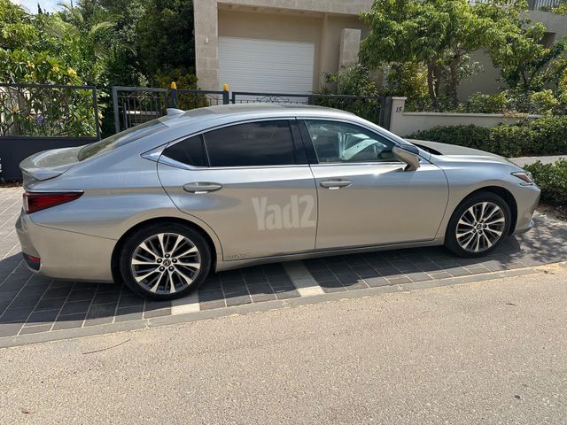 מודעת רכב לקסוס ES