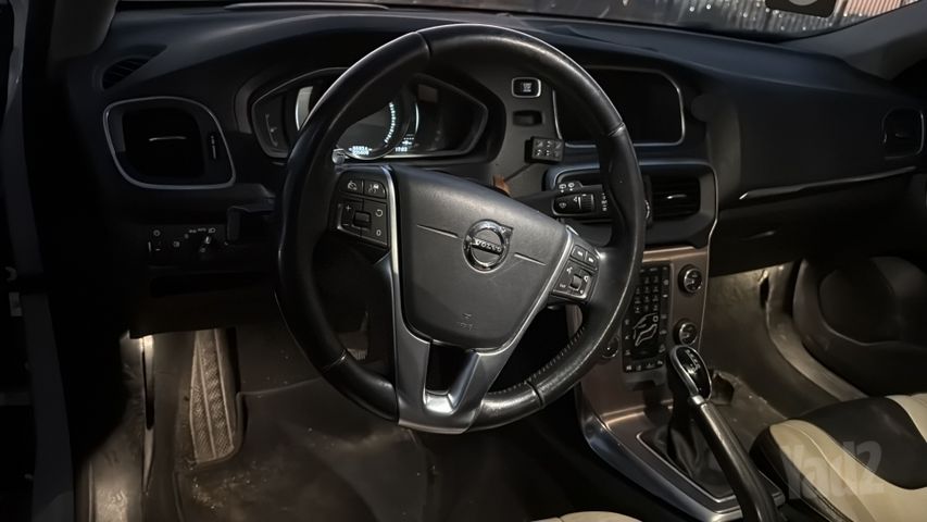 וולוו V40