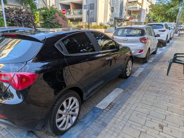 אלפא רומיאו ג'ולייטה
