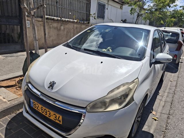 פיג'ו 208