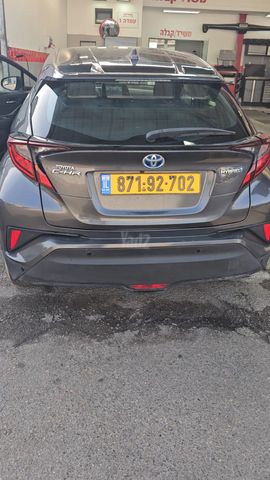 מודעת רכב טויוטה C-HR