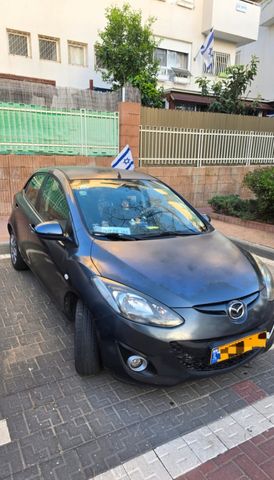 מודעת רכב מאזדה 2