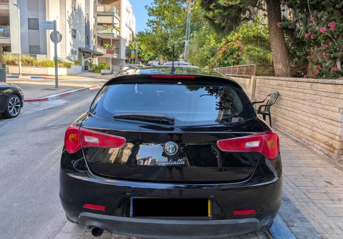 אלפא רומיאו ג'ולייטה
