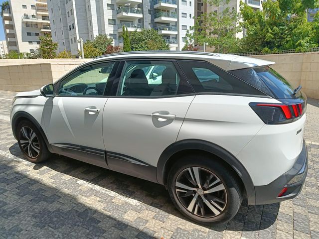 פיג'ו 3008