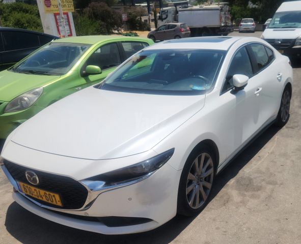 מודעת רכב מאזדה 3